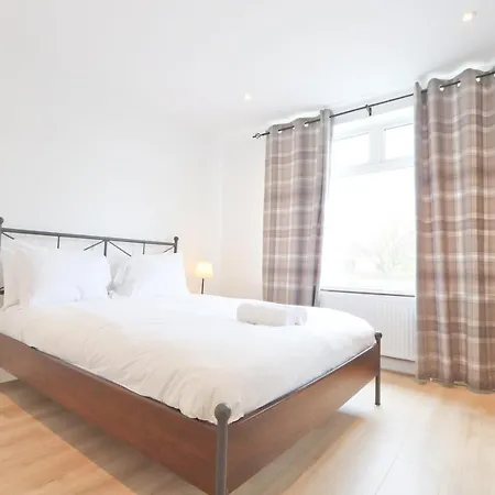 Hébergement de vacances Lovely 3 Bedroom Property In Filton